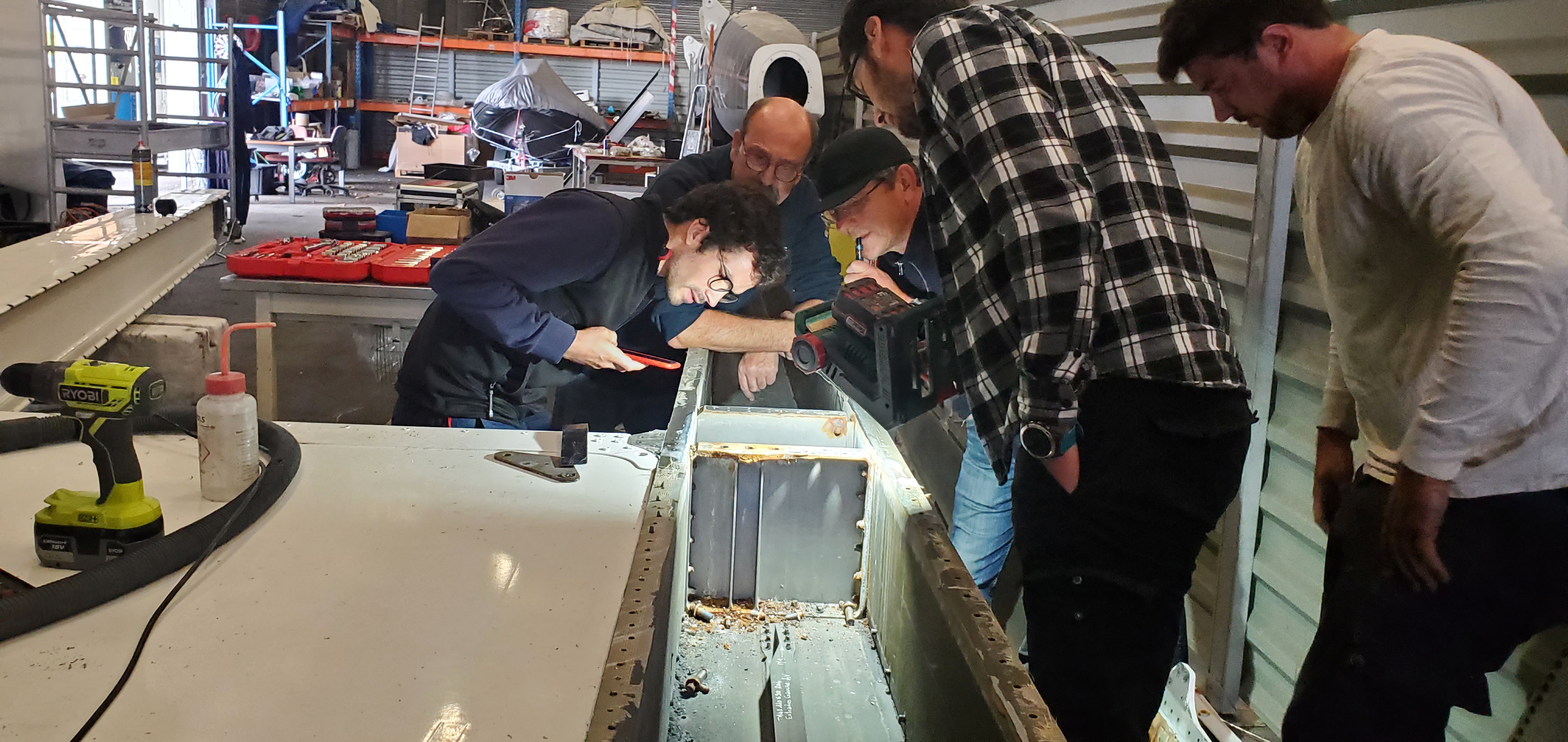 Inspection d'un bras de liaison de L'Hydroptère | Inspection of a lateral beam of Hydroptère